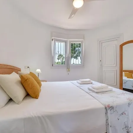 Guzman - Sebastian Villa
